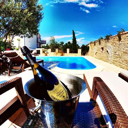 Luxurious In With Pool