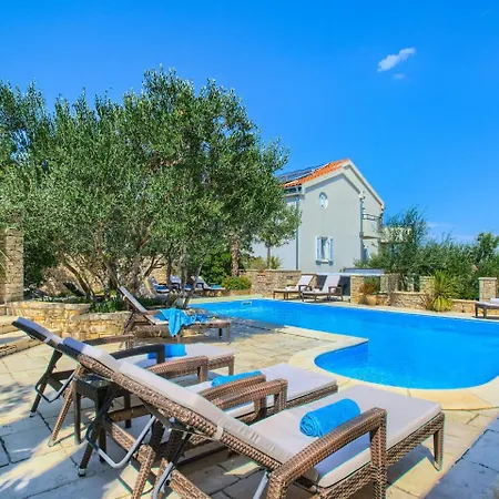 Villa Luxurious In With Pool Murter