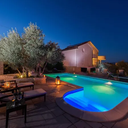 Luxurious In With Pool