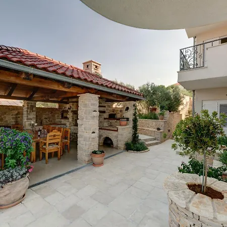 Luxurious In With Pool Villa Murter