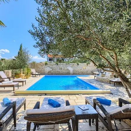 Luxurious In With Pool Villa *