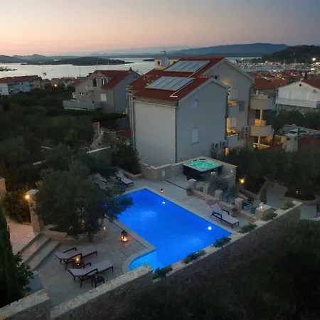 Luxurious In With Pool Villa