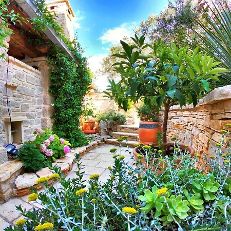 Villa Luxurious In With Pool *